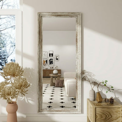 Le miroir sur pied : agrandissez et illuminez votre petit espace facilement
